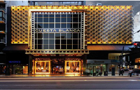  临海门头设计与商业空间的纽带。